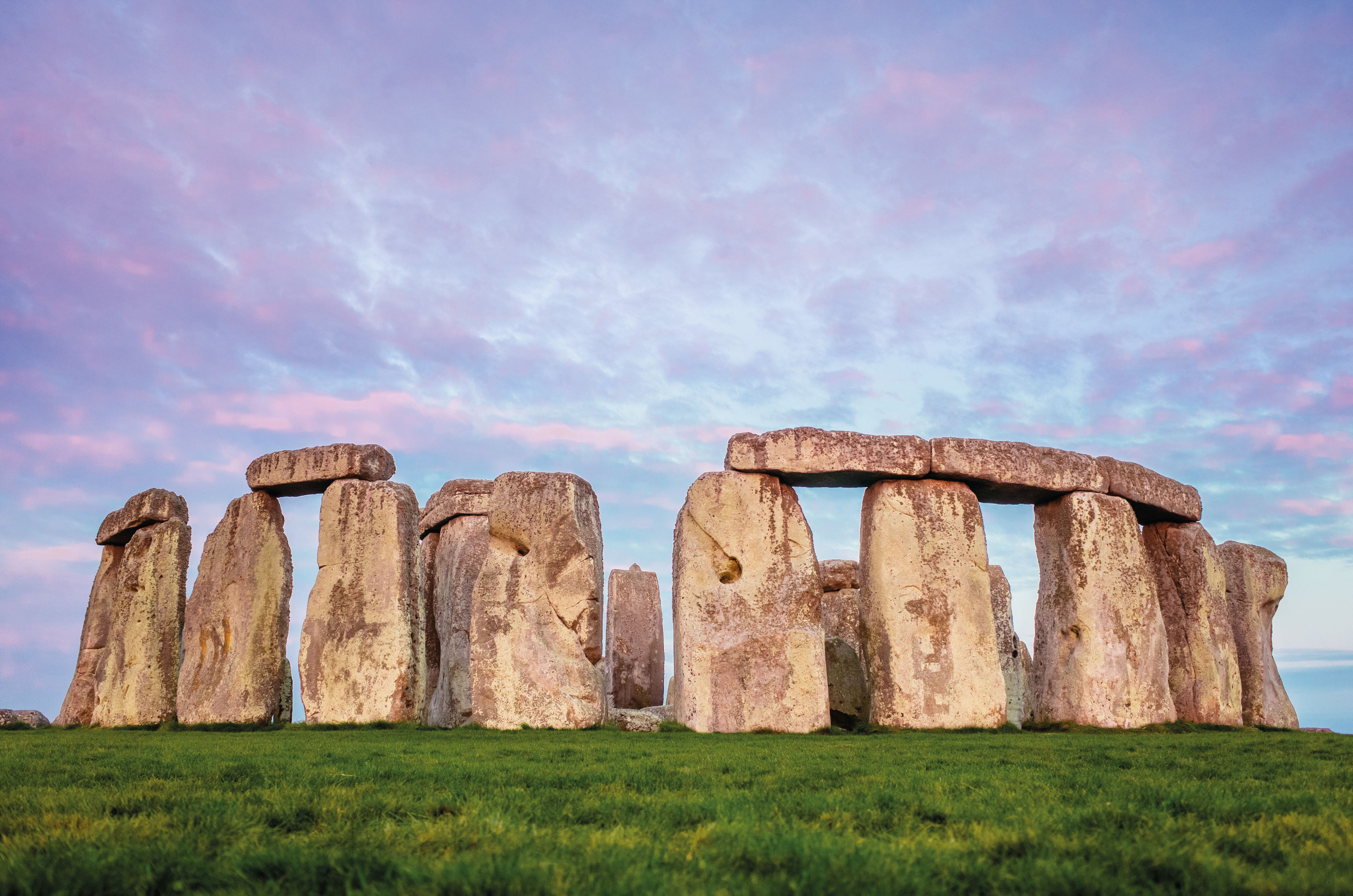 Stone england. Кромлех Стоунхендж Англия. Мегалитические памятники Стоунхендж. Мегалиты Стоунхендж Англия. Мегалиты Стоунхендж.